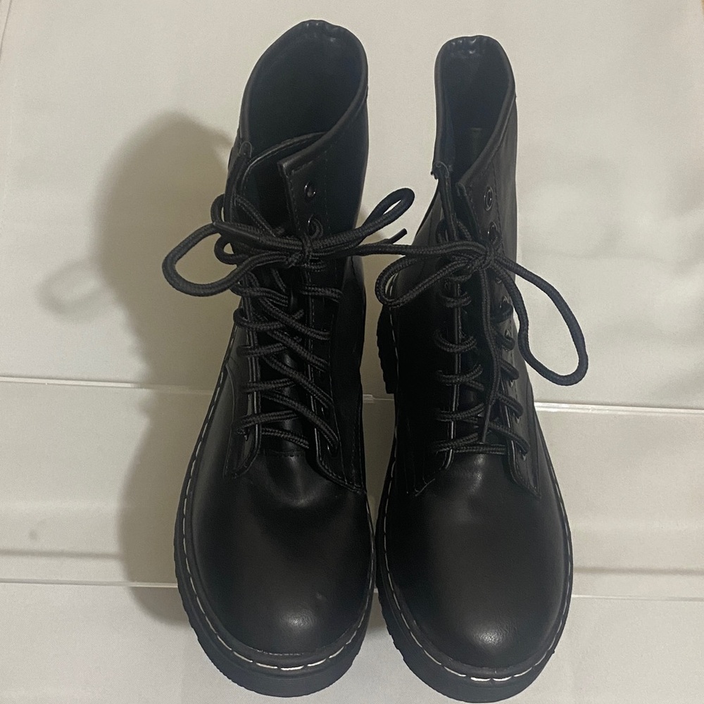NWOB CATHERINE MALANDRINO Helli Lace-up Combat Ankle Boots Women's Size 6.5
